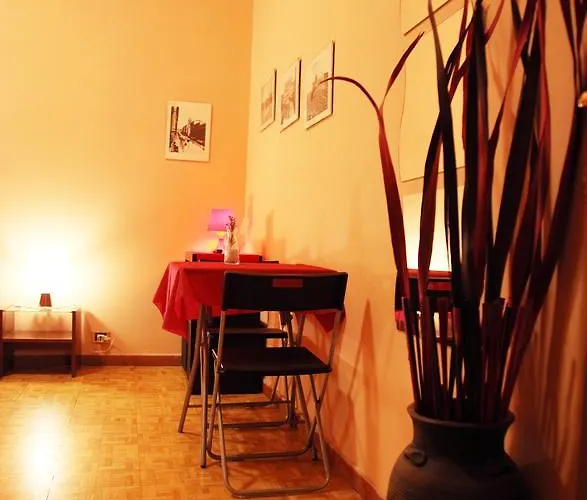 Carlo Felice Couette-café Rome